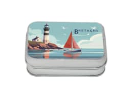 Boîte comptoir produit personnalisé Bretagne avec design voilier, souvenir fonctionnel et régional.