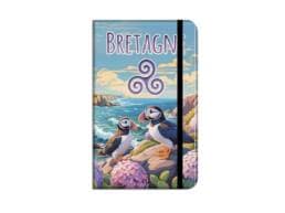 Calepin élastique produit personnalisé Bretagne avec illustration de macareux, parfait pour souvenirs et boutiques touristiques.