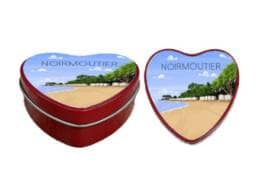 Boîte cœur souvenir Noirmoutier avec plage et cabines blanches en bord de mer