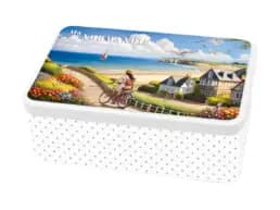 Boîte à sucre souvenir Normandie illustrée d'une femme à vélo face à la mer et aux falaises normandes
