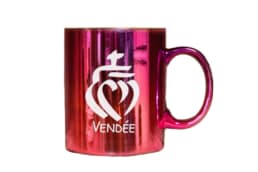 Mug effet métal rose souvenir Vendée avec emblème du cœur vendéen
