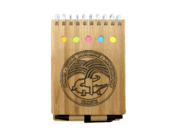 Calepin bambou souvenir Nîmes gravé avec un motif inspiré des Arènes