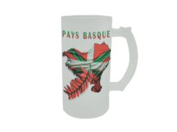 Chope à bière givrée souvenir Pays Basque avec carte, drapeau et piments