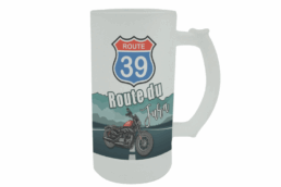 Chope givrée souvenir Route 39 Jura avec moto et panneau routier