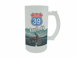 Chope givrée souvenir Route 39 Jura avec moto et panneau routier