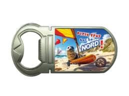 Magnet décapsuleur métal souvenir Nord illustré d'un phoque sur une plage