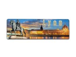Magnet panorama souvenir Lyon avec la place Bellecour et les quais