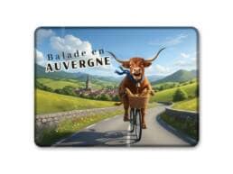 Magnet rectangle souvenir Auvergne illustré d'une vache à vélo
