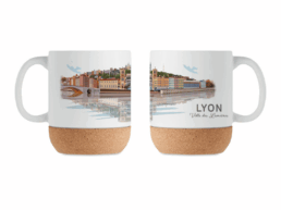 Mug base liège souvenir Lyon avec panorama des quais de Saône et Fourvière