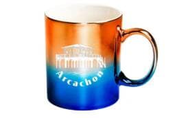 Mug effet métallique souvenir Arcachon Gironde avec cabane tchanquée