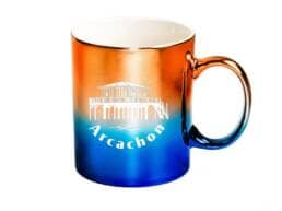 Mug effet métallique souvenir Arcachon Gironde avec cabane tchanquée
