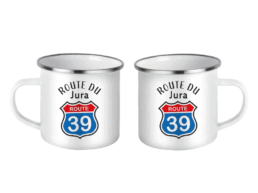 Mug fer émaillé souvenir Route 39 Jura avec panneau routier