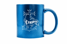 Mug glitter bleu souvenir Camargue avec cheval et croix camarguaise
