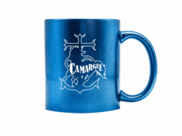Mug glitter bleu souvenir Camargue avec cheval et croix camarguaise