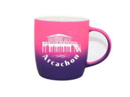 Mug gomme bicolore souvenir Arcachon Gironde avec illustration d'une cabane tchanquée