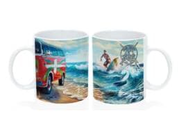 Mug standard souvenir Pays Basque avec combi vintage et surfeur