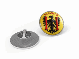 Pin's souvenir Besançon avec le blason officiel de la ville