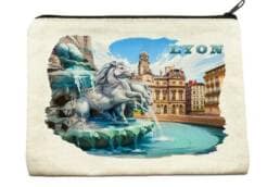 Pochette souvenir Lyon avec la fontaine Bartholdi et l'Hôtel de Ville