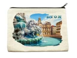 Pochette souvenir Lyon avec la fontaine Bartholdi et l'Hôtel de Ville