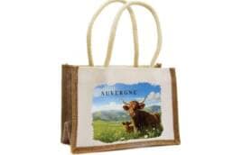 Sac en jute souvenir Auvergne illustré d'une vache Salers dans les montagnes