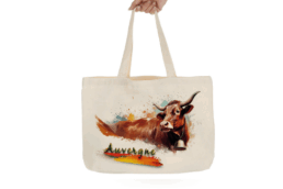 Tote bag souvenir Auvergne illustré d'une vache Salers
