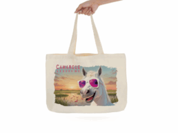 Tote bag souvenir Camargue illustré d'un cheval portant des lunettes de soleil
