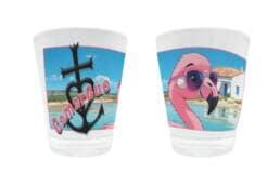 Verre à liqueur souvenir Camargue illustré d'un flamant rose portant des lunettes de soleil