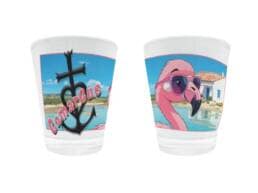 Verre à liqueur souvenir Camargue illustré d'un flamant rose portant des lunettes de soleil