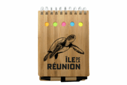 Calepin bambou souvenir Île de La Réunion avec gravure d'une tortue marine