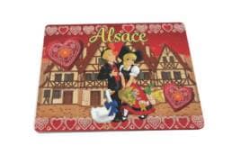 Magnet rectangle céramique souvenir Alsace avec maisons à colombages, cigogne et costumes traditionnels