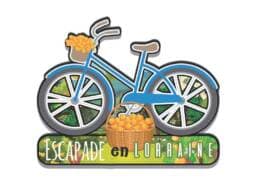 Magnet vélo bois souvenir Lorraine avec panier de mirabelles