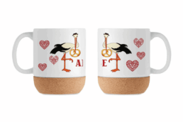 Mug base liège souvenir Alsace avec cigogne, bretzel et cœurs alsaciens