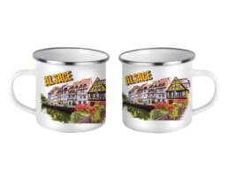 Mug fer émaillé souvenir Alsace avec maisons à colombages et canal