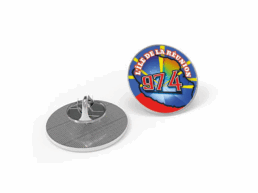 Pin's métal souvenir Île de La Réunion avec logo 974
