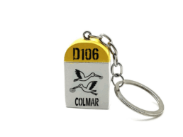 Porte-clés borne souvenir Colmar avec deux cigognes