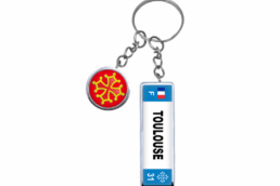 Porte-clés double souvenir Toulouse avec croix occitane et plaque d'immatriculation