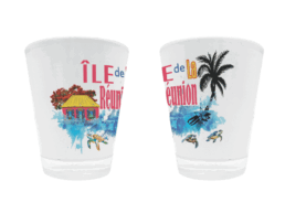 Verre à liqueur souvenir Île de La Réunion avec case créole, palmier et tortues marines